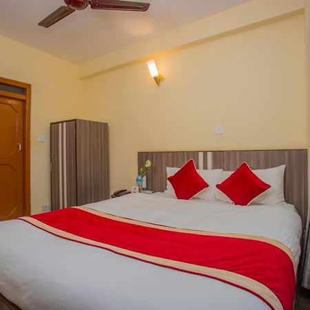 Oyo 297 Hotel Aayam 加德满都 外观 照片
