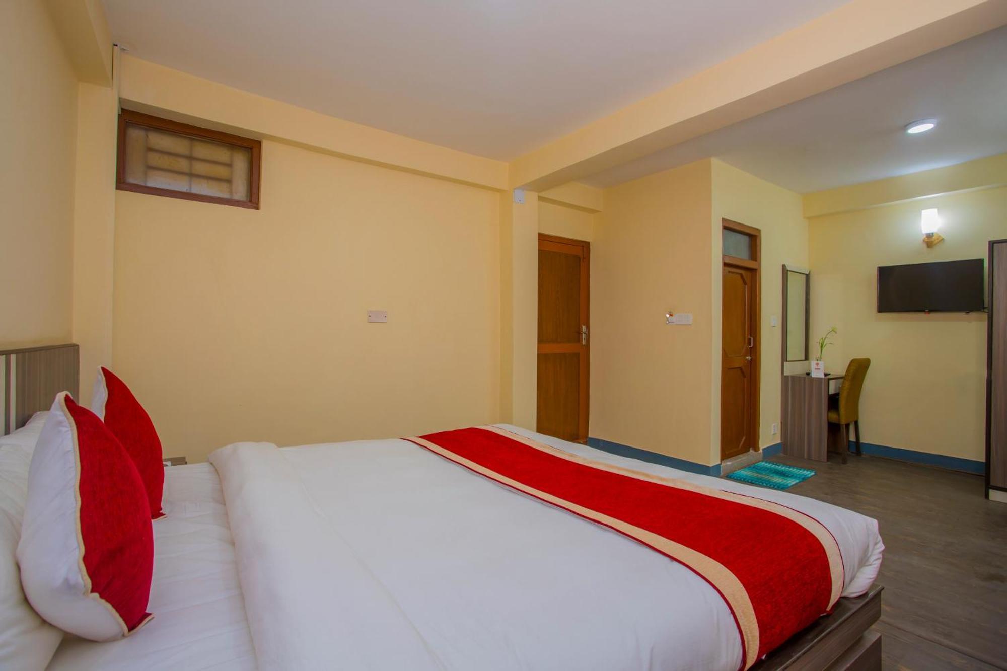 Oyo 297 Hotel Aayam 加德满都 外观 照片