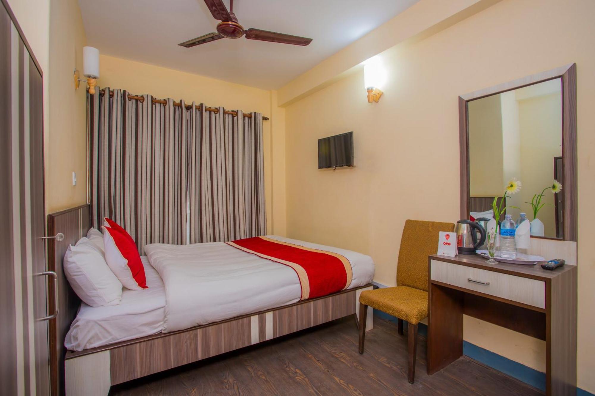Oyo 297 Hotel Aayam 加德满都 外观 照片