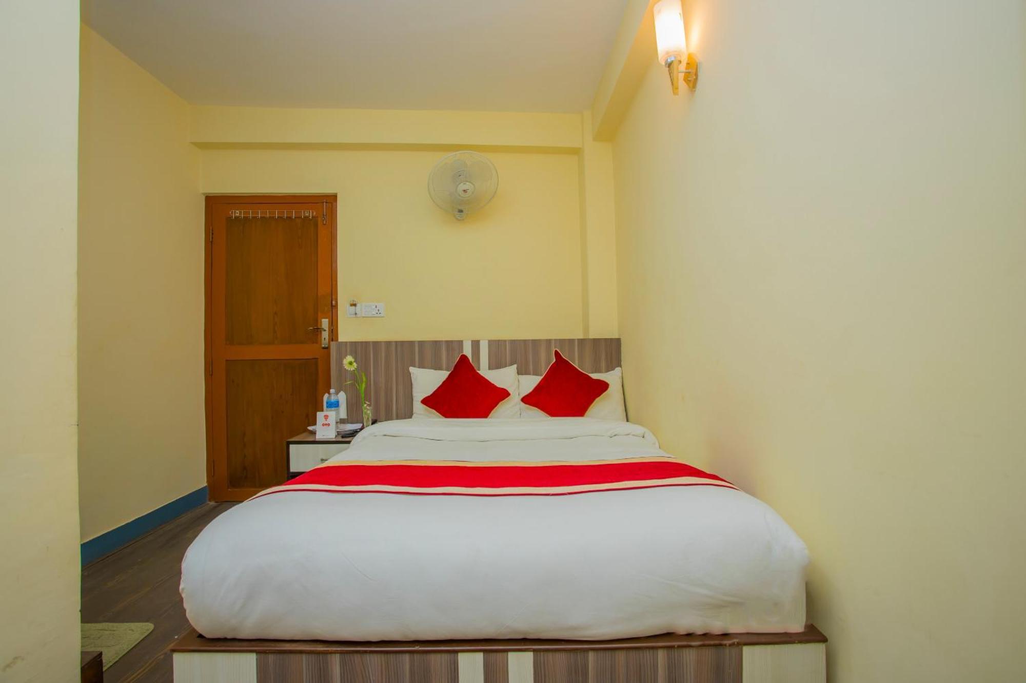 Oyo 297 Hotel Aayam 加德满都 外观 照片